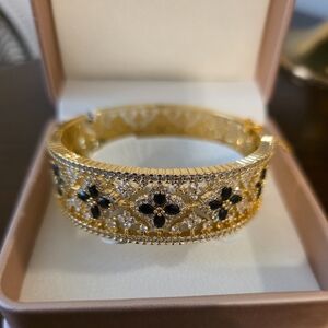 Luxurious Gold and Black Floral Bracelet